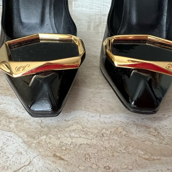 Roger Vivier patent leather gold logo high heels shoes 35,5 us 5,5